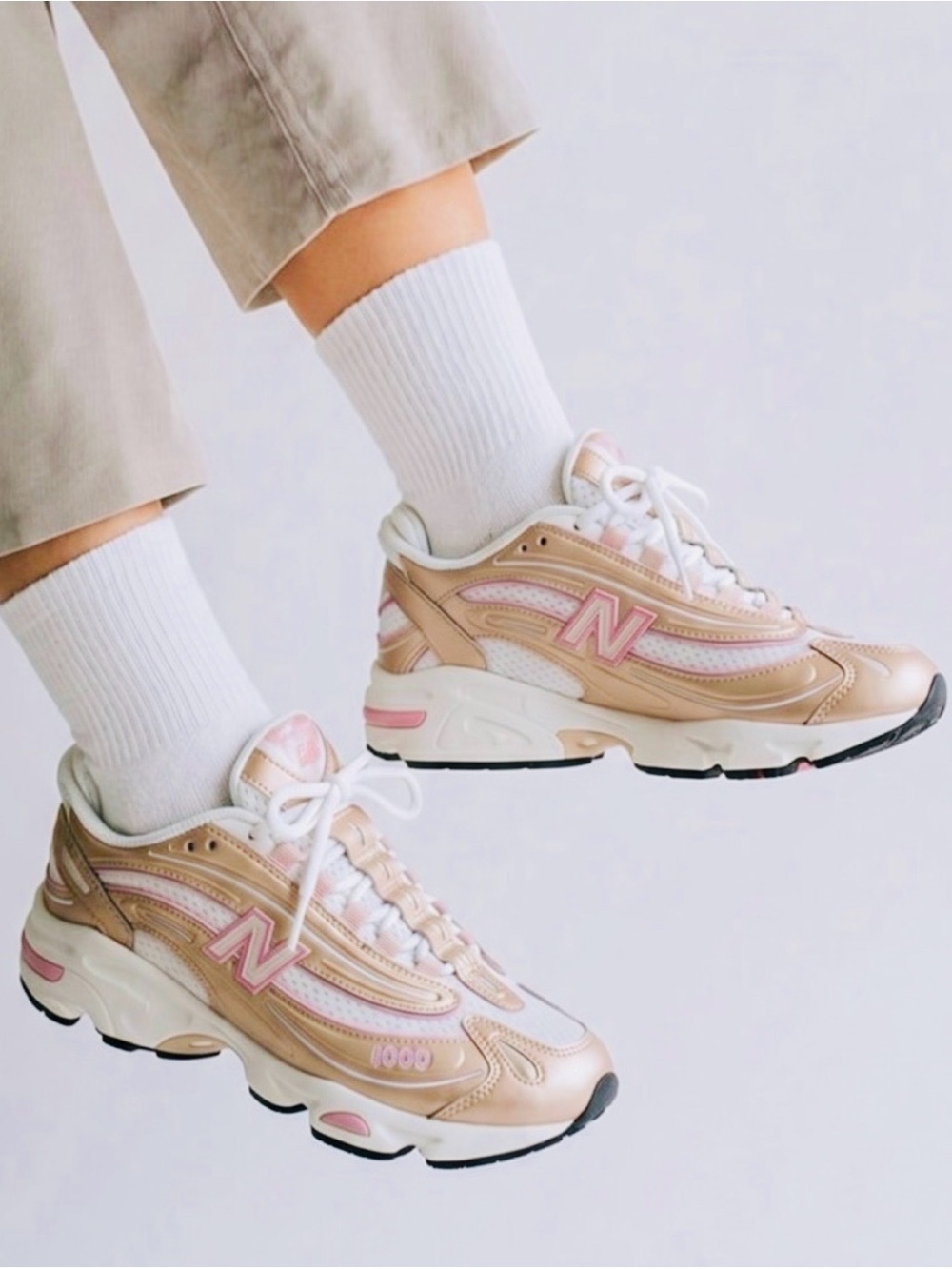 New Balance 1000 Women's Sneakers in Rose Gold and Pink